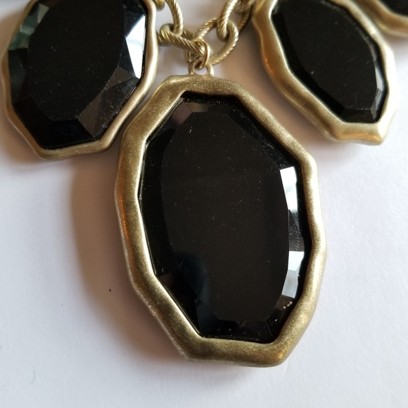 Necklace - Freeform Shape Statement Necklace black and gold tone - Picture 8 of 13